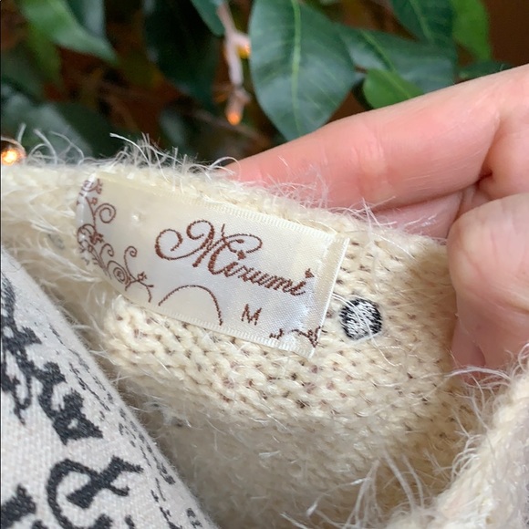 Cream sweater with polka dots and gold collar - Picture 6 of 8